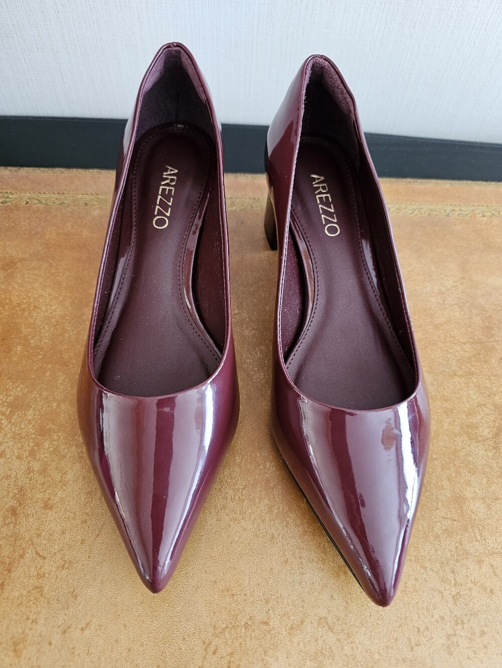 Like New! Burgundy Patent Leather Pointy Kitten Heel Pumps Size 6 US / 36 EU